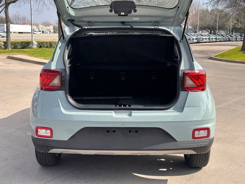 Certified 2025 Hyundai Venue SE image 11