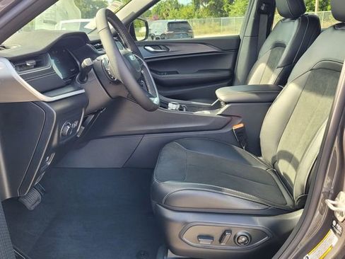 New 2025 Jeep Grand Cherokee L Altitude image 10