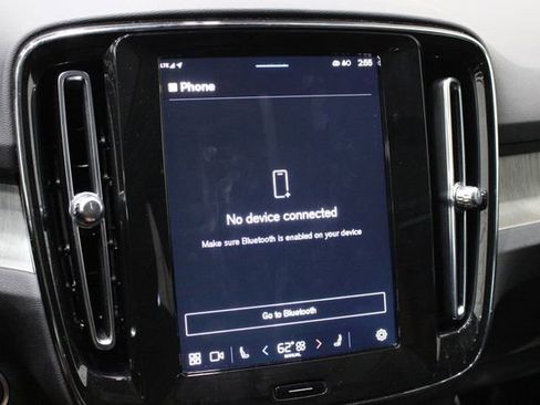 Used 2025 Volvo XC40 B5 Plus image 33