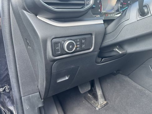 Used 2023 Ford Explorer XLT w/ Equipment Group 202A image 3