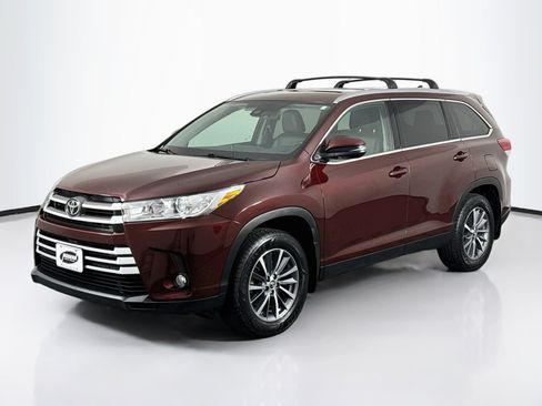 Used 2019 Toyota Highlander XLE AWD/4WD image 10