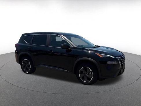 Used 2025 Nissan Rogue SV AWD/4WD image 2