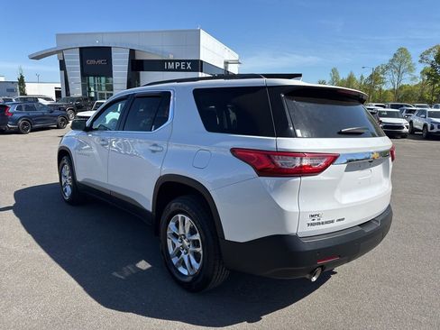 Used 2021 Chevrolet Traverse LT image 3
