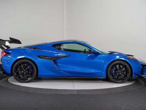 Used 2026 Chevrolet Corvette ZR1 w/ ZR1 Carbon Fiber Aero Package RWD image 10