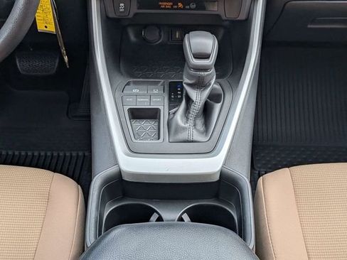 Used 2021 Toyota RAV4 LE FWD image 19