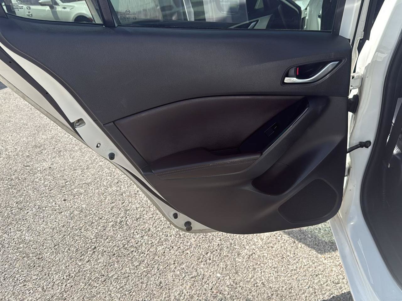 Used 2018 MAZDA MAZDA3 Touring FWD image 17
