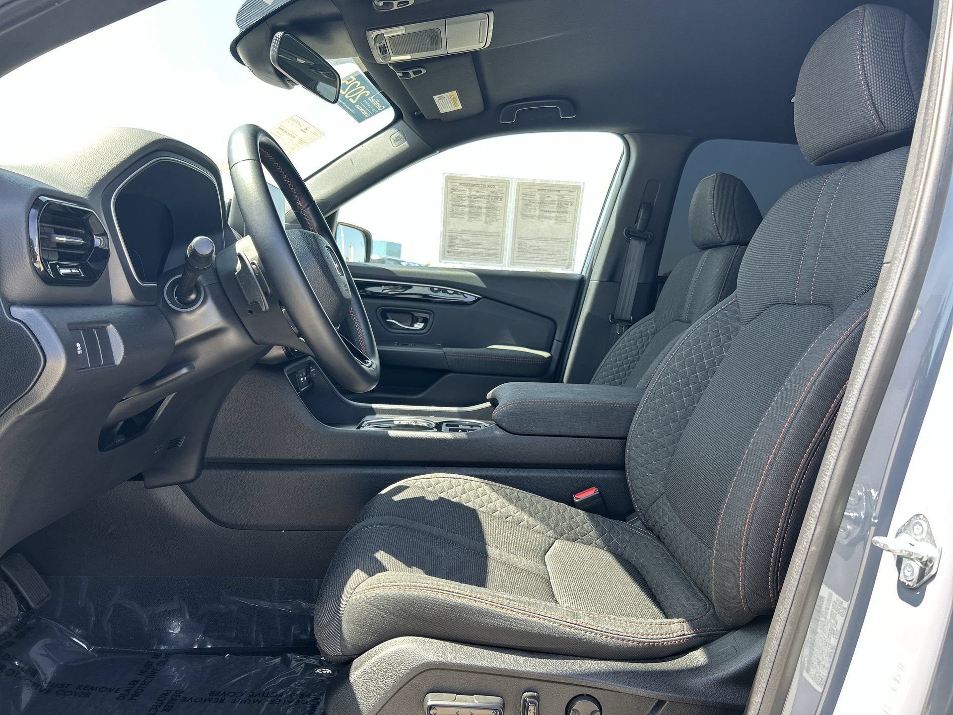 Certified 2025 Honda Pilot Sport image 13