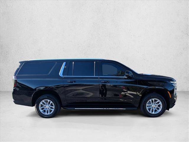 Used 2025 Chevrolet Suburban LT w/ Comfort Package RWD image 4