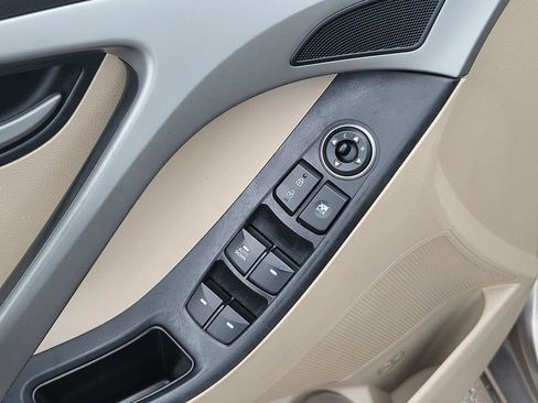 Used 2016 Hyundai Elantra SE image 27