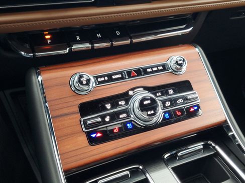 Certified 2024 Lincoln Aviator Reserve w/ Equipment Group 201A image 18