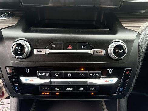 Used 2020 Ford Explorer Limited w/ Hybrid Equipment Group 310A image 19