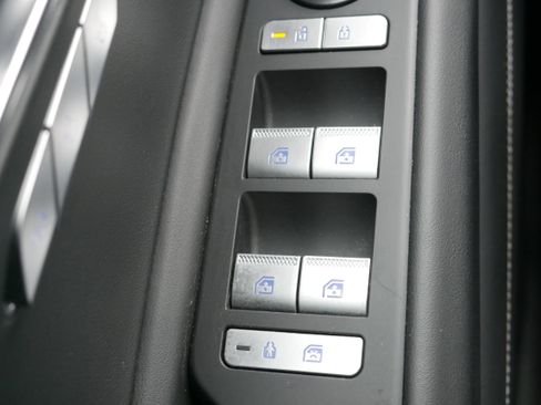 Certified 2025 Genesis GV80 3.5T Prestige image 35