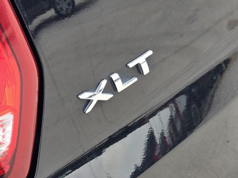 Used 2017 Ford Explorer XLT w/ Equipment Group 202A FWD image 11