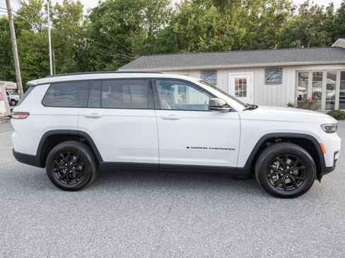 Used 2024 Jeep Grand Cherokee L Laredo image 11