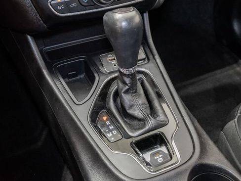 Used 2019 Jeep Cherokee Limited FWD image 24