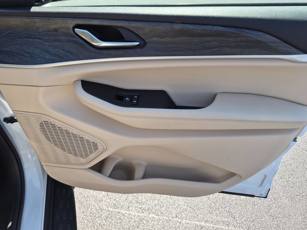 Certified 2025 Jeep Grand Cherokee L Limited w/ Luxury Tech Group II AWD/4WD image 32