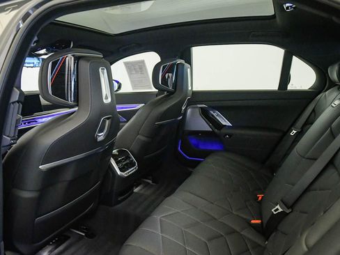 Certified 2025 BMW i7 eDrive50 w/ M Sport Package RWD image 20