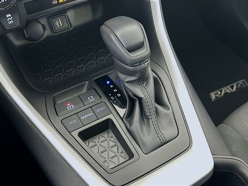 Used 2025 Toyota RAV4 XLE image 25