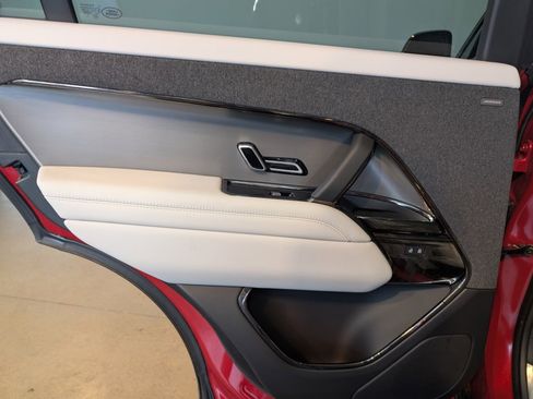 Used 2024 Land Rover Range Rover Sport SE image 24