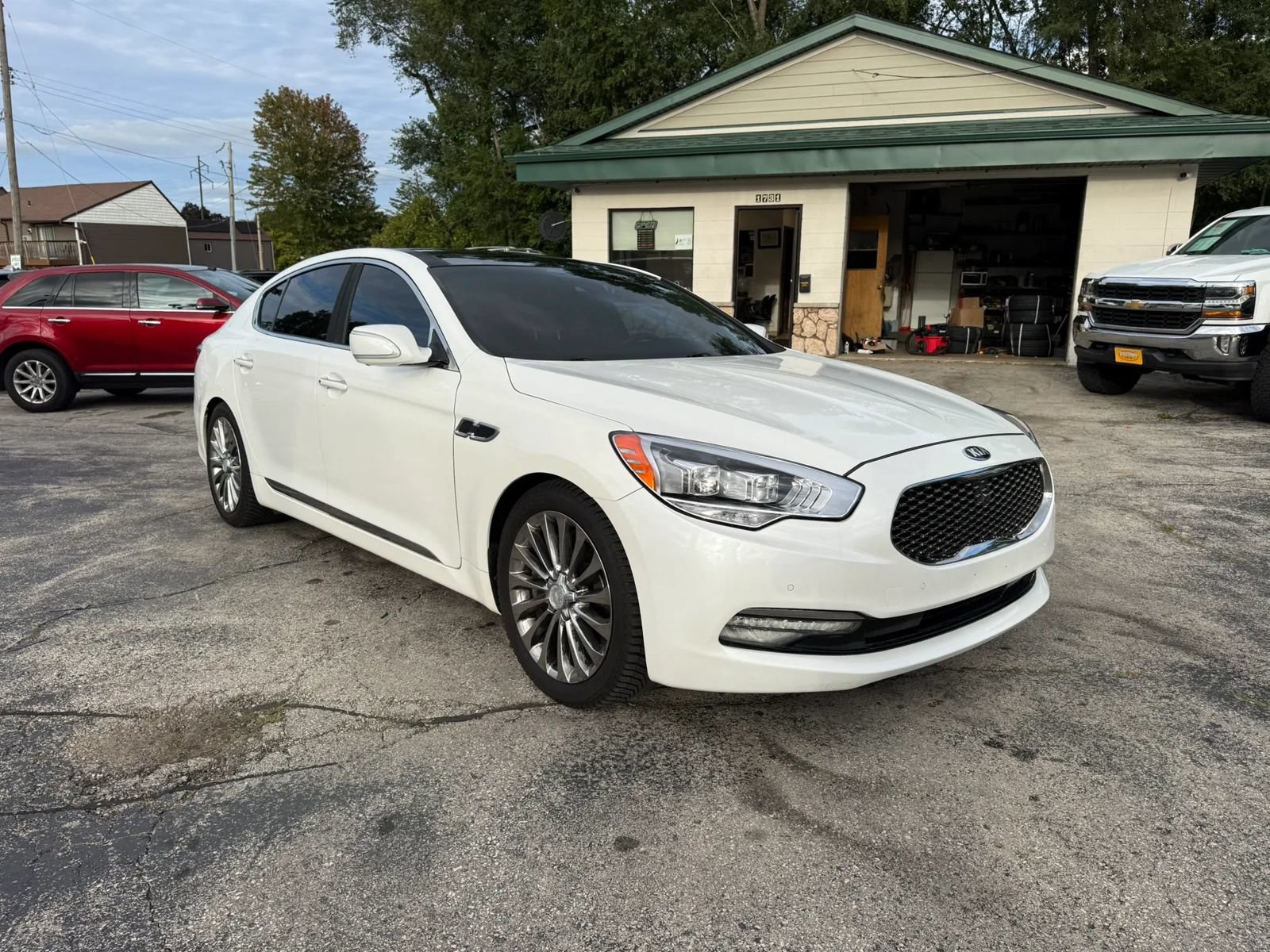 Used 2017 Kia K900 Luxury w/ VIP Plus Package RWD image 7