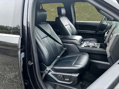 Used 2019 Ford Expedition XLT w/ Equipment Group 202A image 6