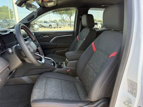 Used 2024 Chevrolet Colorado Z71 w/ Safety Package AWD/4WD image 24