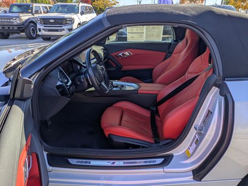 Used 2022 BMW Z4 sDrive30i w/ M Sport Package image 12