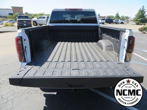Used 2025 GMC Sierra 2500 AT4 AWD/4WD image 10