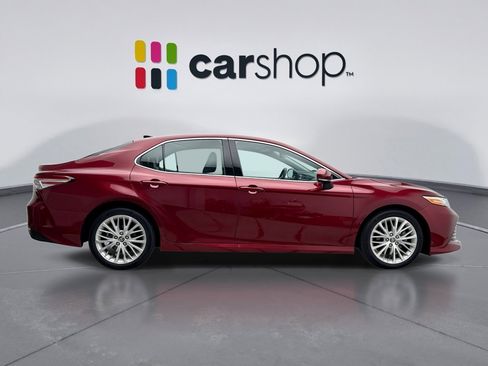 Used 2019 Toyota Camry XLE FWD image 6