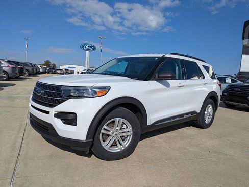 Used 2023 Ford Explorer XLT image 4