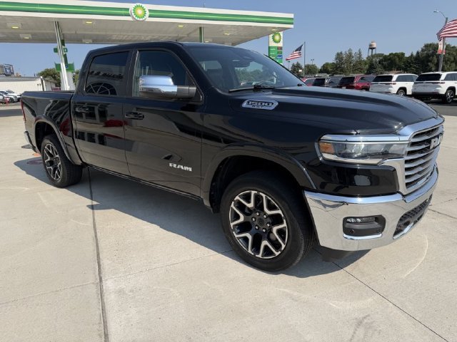 Used 2025 RAM 1500 Laramie AWD/4WD image 1