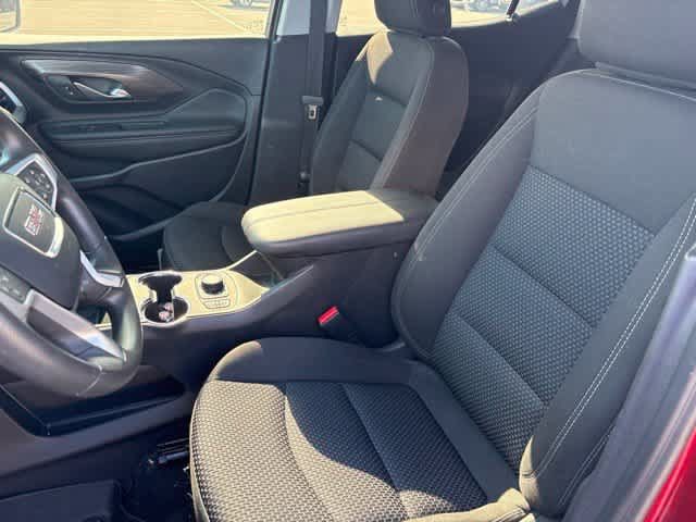 Used 2024 GMC Terrain SLE w/ Driver Convenience Package FWD image 11