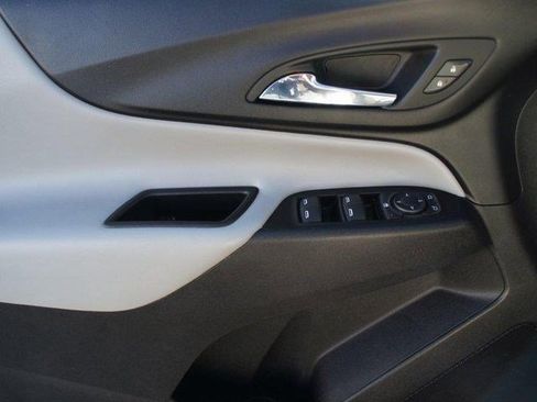 Used 2023 Chevrolet Equinox LT image 27