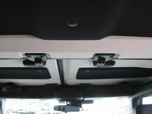 Used 2025 Ford Bronco Badlands image 19