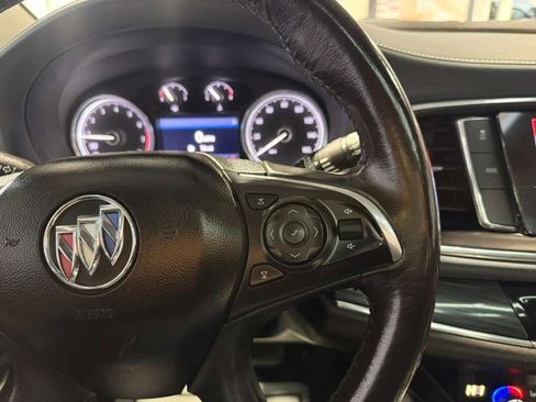 Used 2020 Buick Enclave Essence image 12