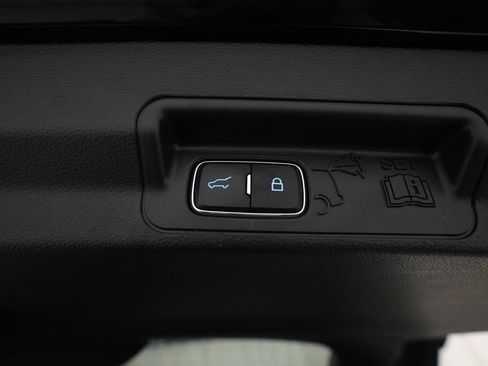 Used 2023 Ford Explorer XLT w/ Equipment Group 202A AWD/4WD image 15