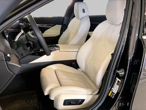 Used 2024 BMW i5 eDrive40i w/ M Sport Package RWD image 7