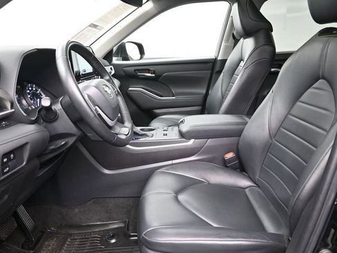 Used 2023 Toyota Highlander XLE FWD image 23