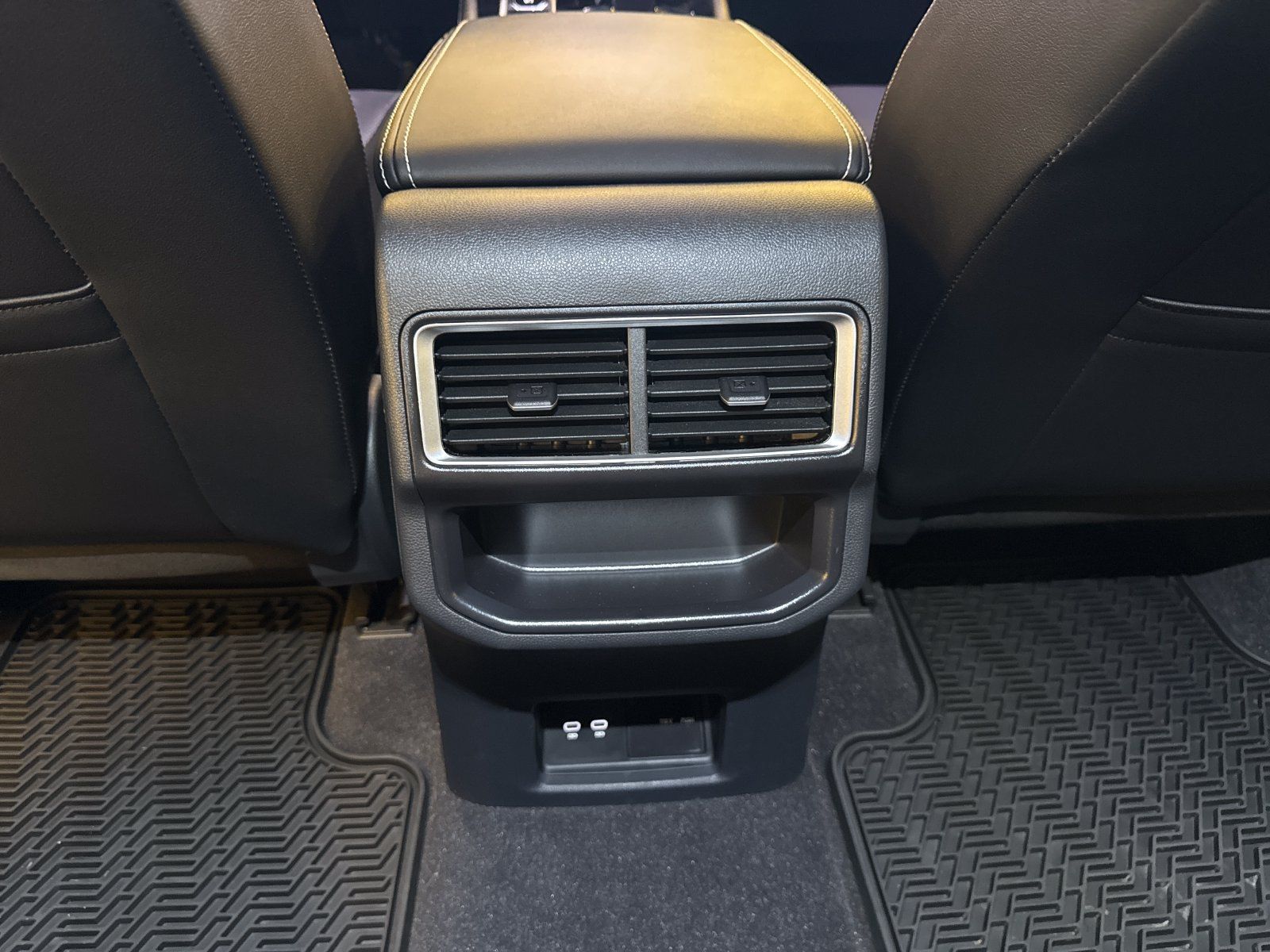 Certified 2024 Volkswagen Atlas Cross Sport SE AWD/4WD image 38