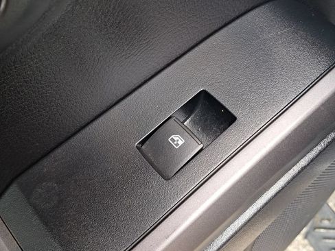 Used 2021 Toyota Tacoma TRD Off-Road w/ Technology Package AWD/4WD image 19