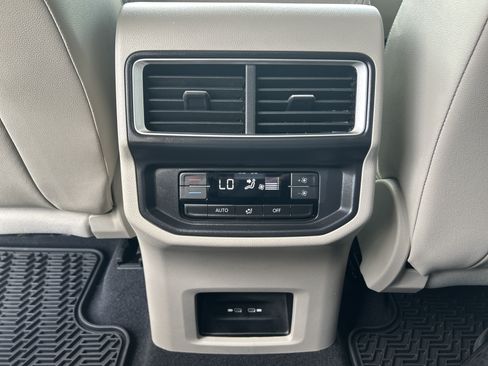 Used 2026 Volkswagen Atlas SE FWD image 28