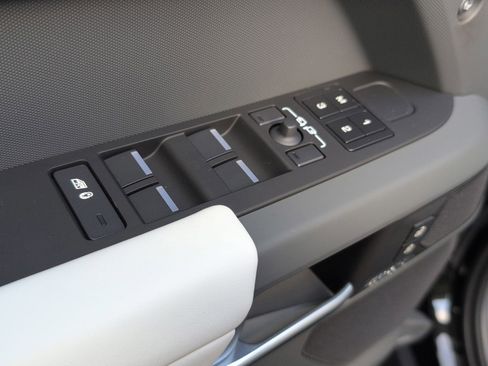 New 2026 Land Rover Defender 130 X-Dynamic SE image 21