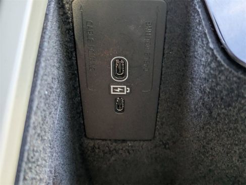 Certified 2023 Volvo XC60 B5 Ultimate w/ Protection Package Premier image 32