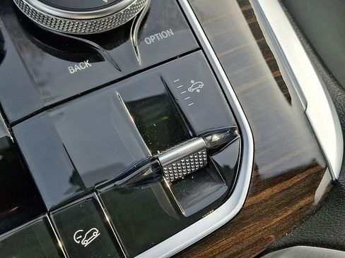 Used 2020 BMW X7 xDrive40i w/ Premium Package image 28