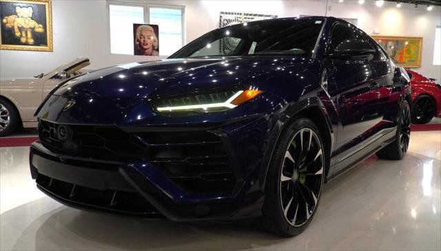 Used 2020 Lamborghini Urus AWD/4WD image 3