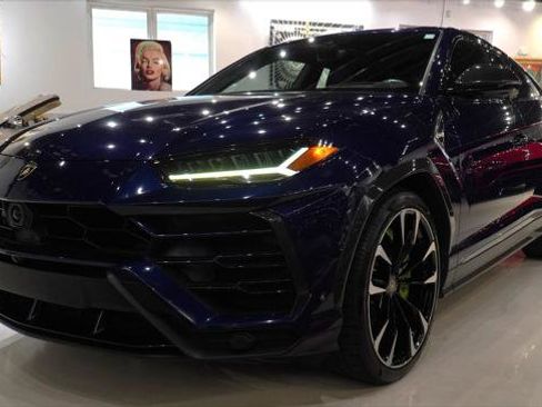 Used 2020 Lamborghini Urus AWD/4WD image 3