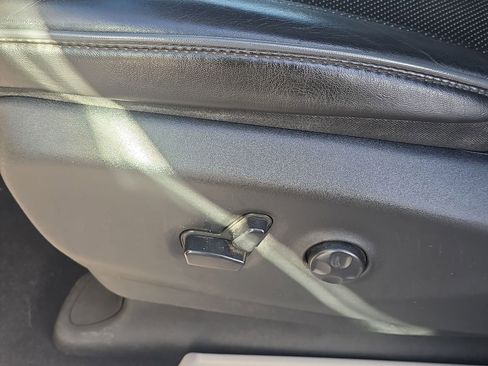 Used 2019 Chrysler Pacifica Limited image 14