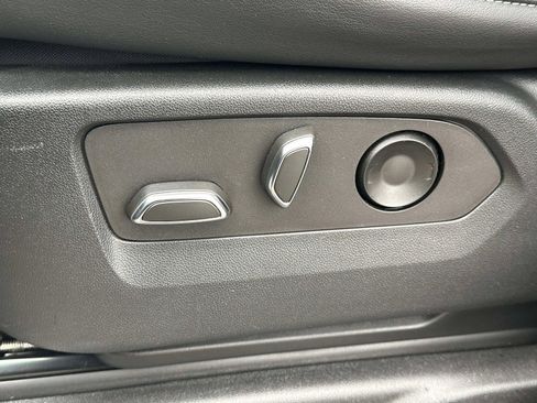 Used 2022 Cadillac Escalade Premium Luxury w/ LPO, Illumination Package image 23