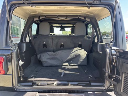 Used 2024 Jeep Wrangler Unlimited Rubicon AWD/4WD image 8