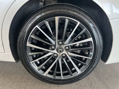 Certified 2023 Lexus ES 300h w/ Premium Package image 23